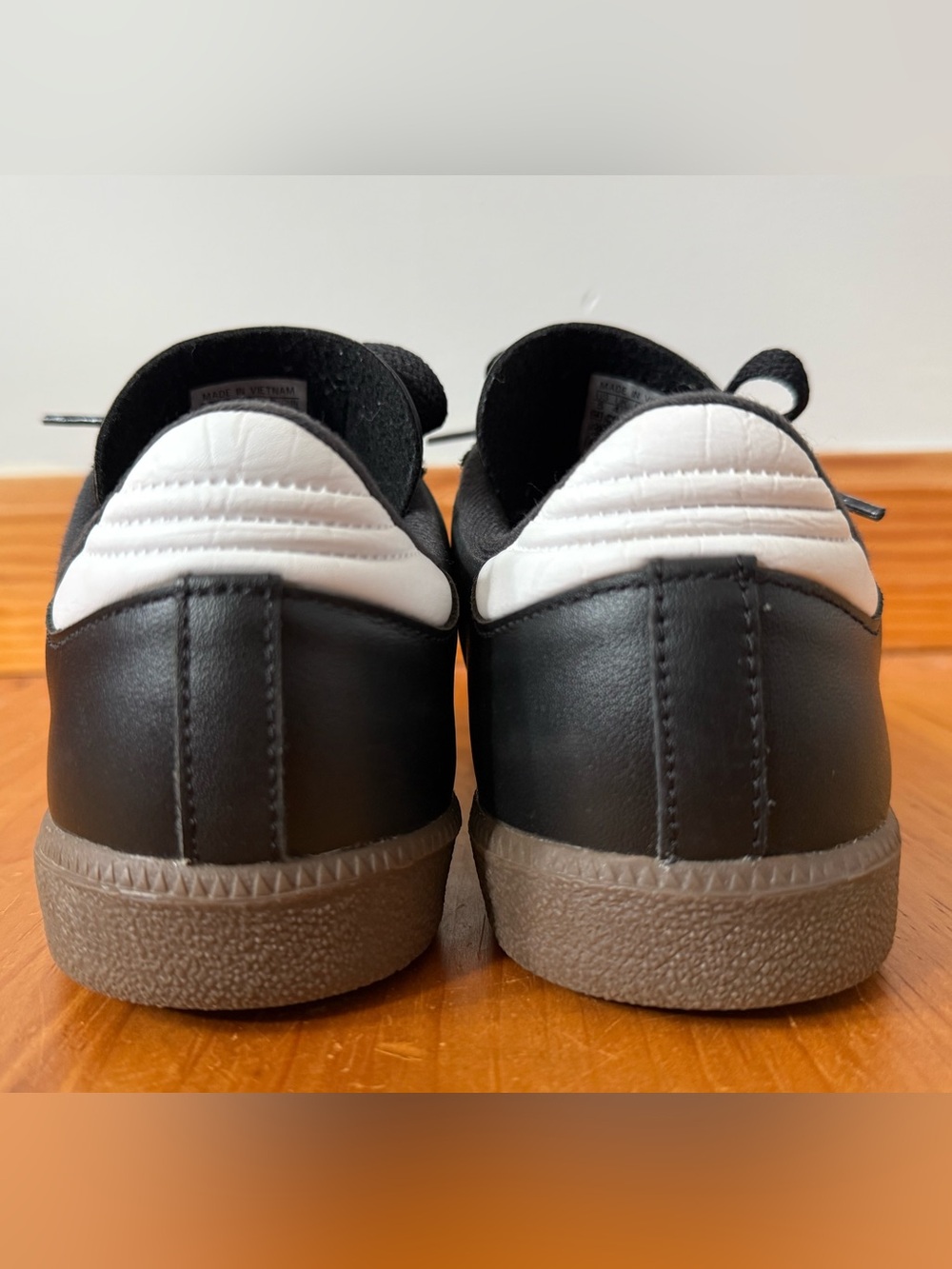 adidas Kids' Samba Indoor Soccer Shoes | Size 5 - Picture 7 of 9